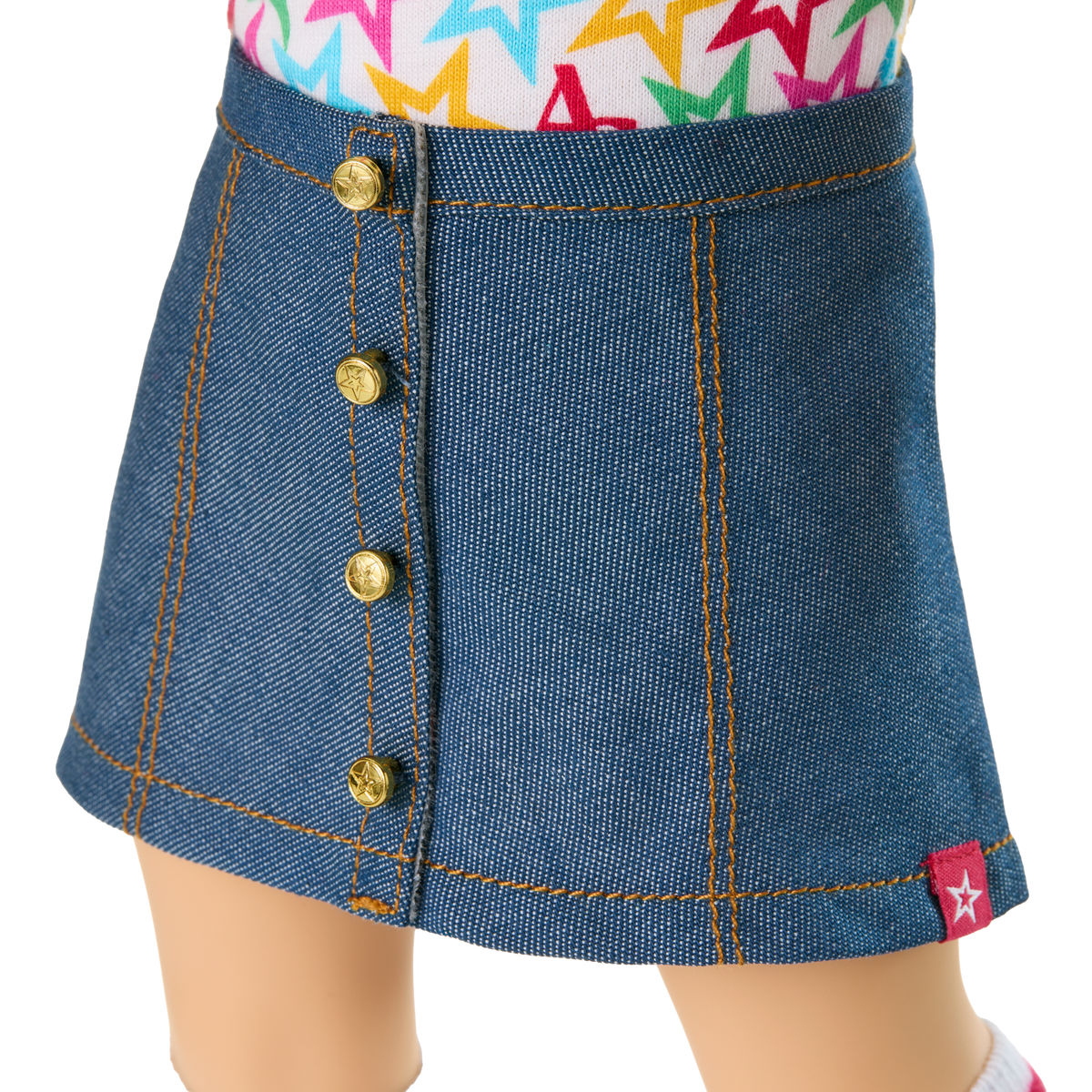 Truly Me™ 18-inch Doll #110 with wavy blonde hair